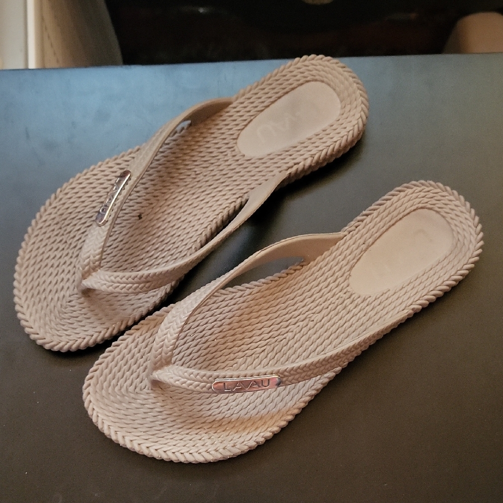 Lavau Plastic Flip flops! Great For Water.